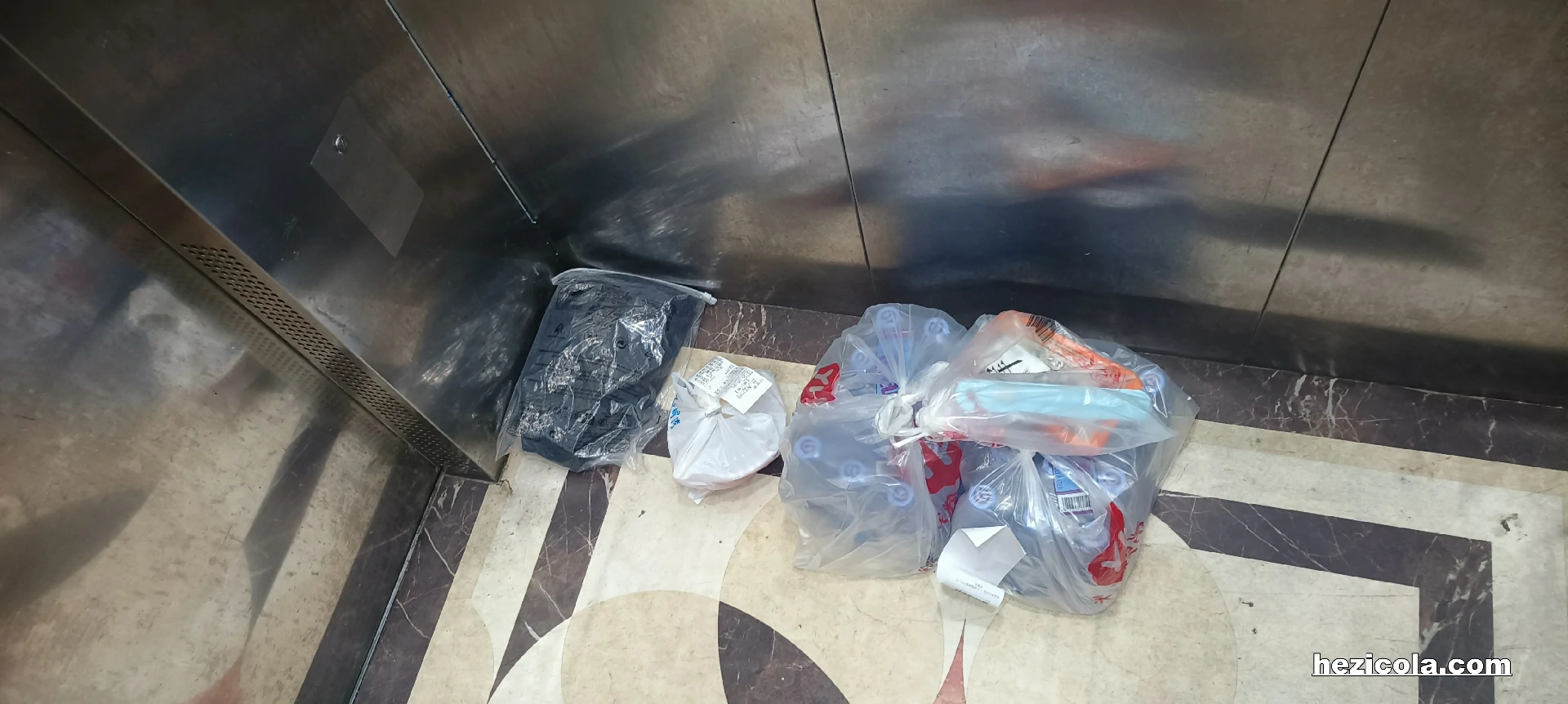 刷卡电梯保留节目